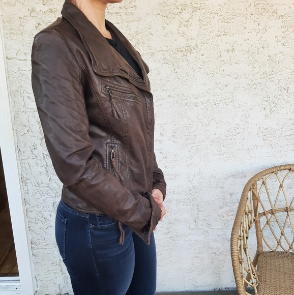 Gorgeous Danier leather moto jacket - Picture 2 of 5